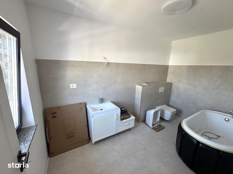 Casă cu 4 camere în Bucium