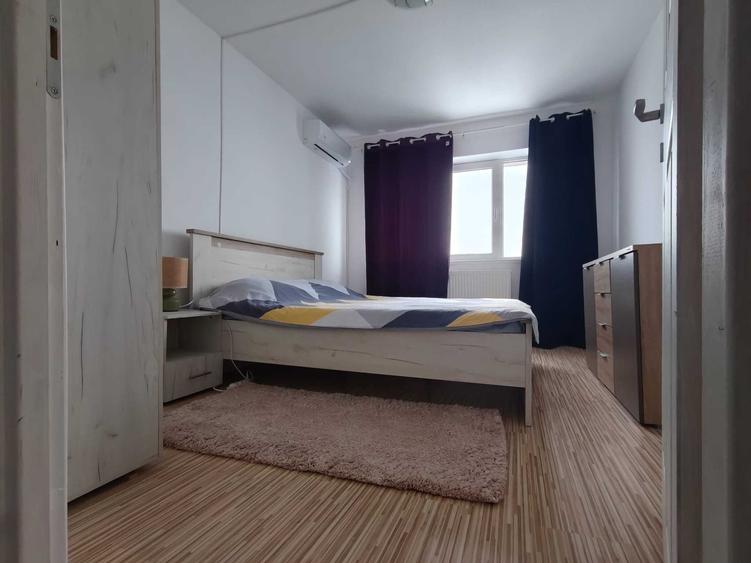 Apartament cu 3 camere decomandat în Micro 6