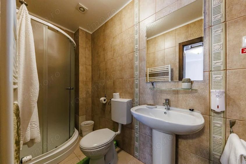 Casă cu 12 camere cu Teren 5028 Mp în Poiana