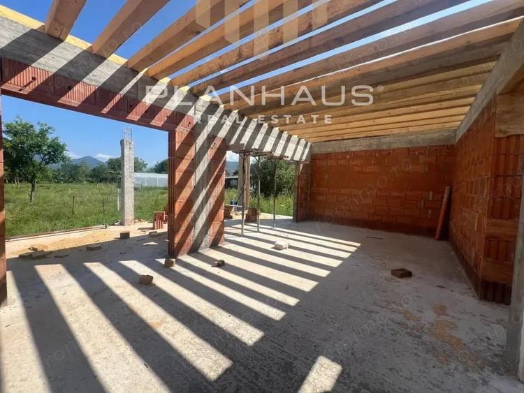 Casă cu 4 camere cu Teren 600 Mp în Satu Nou de Sus