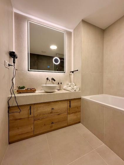 Apartament cu 2 camere decomandat, mobilat în Central