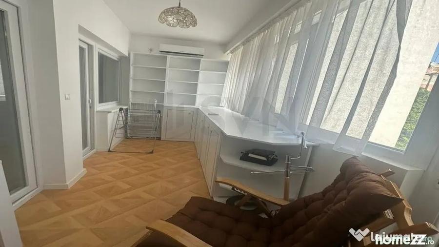 Apartament cu 3 camere semidecomandat în Cișmigiu