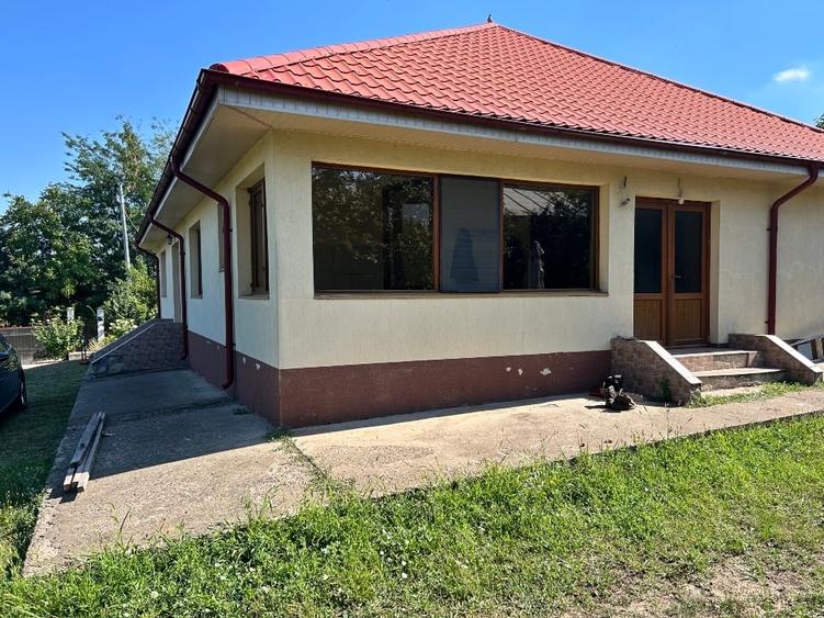 Casă individuală cu 4 camere cu Teren 2000 Mp în Negrea