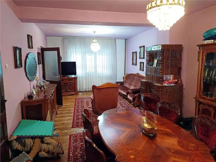 Casă cu 2 camere cu Piscina în Central