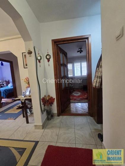 Tomis Nord, Rovere, de vanzare 3 camere, decomandat, gaze