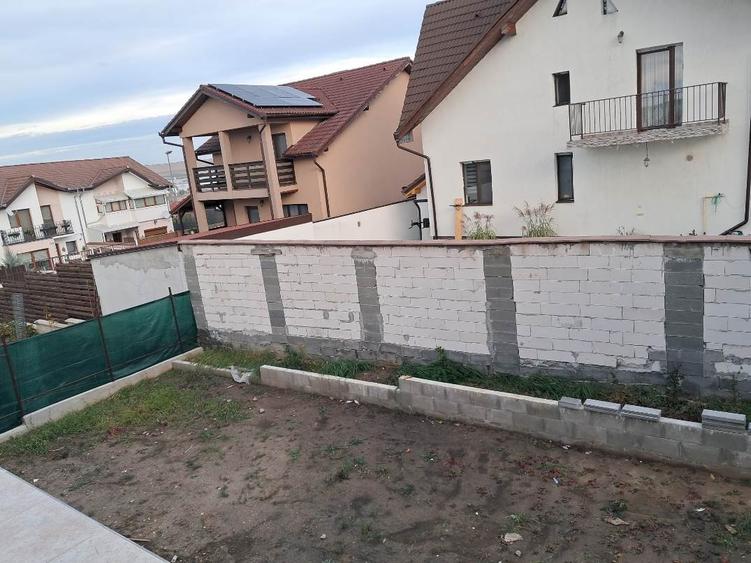 Casă individuală cu 4 camere cu Canalizare în Șura Mică
