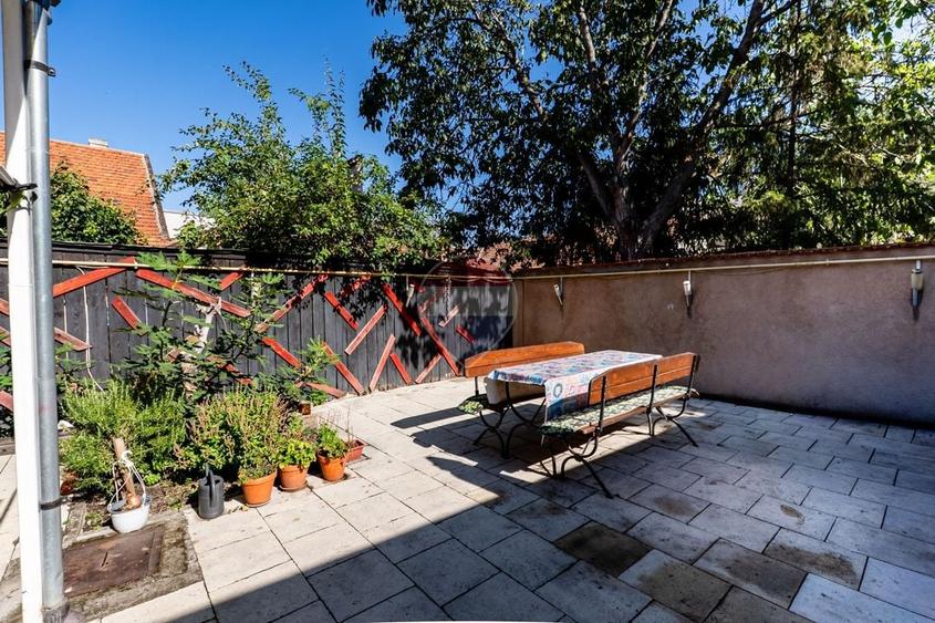 Casă individuală cu 4 camere cu Teren 150 Mp în Ultracentral
