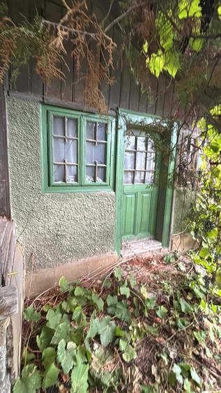 Casă cu 3 camere decomandat în Fințești