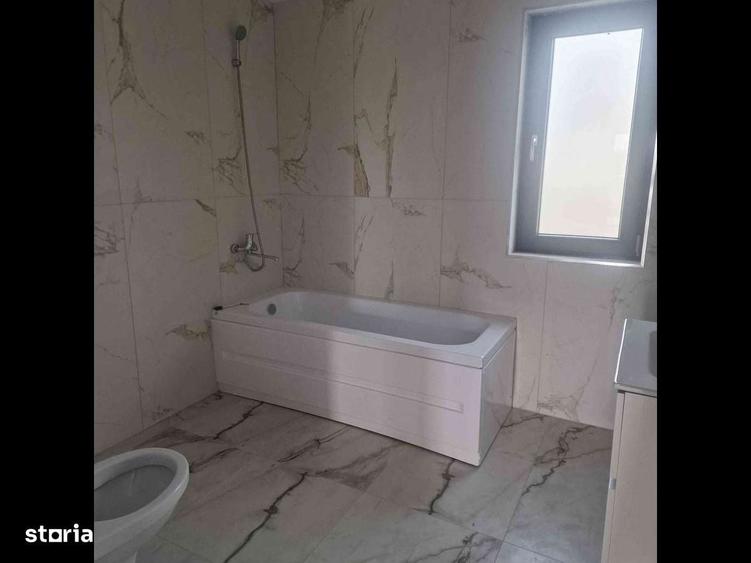 Casă cu 4 camere cu Teren 500 Mp în Central
