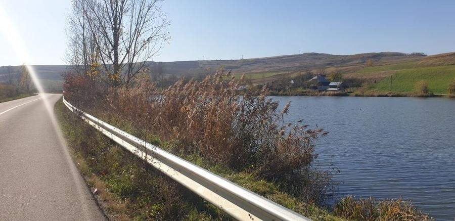 Teren intravilan cu front la Lac - 2