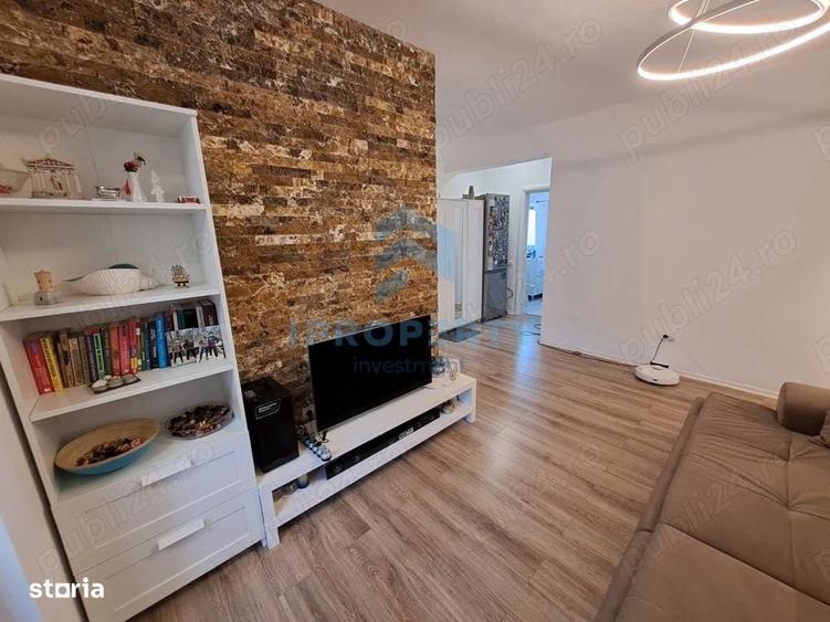 Apartament cu 3 camere decomandat în Roșu