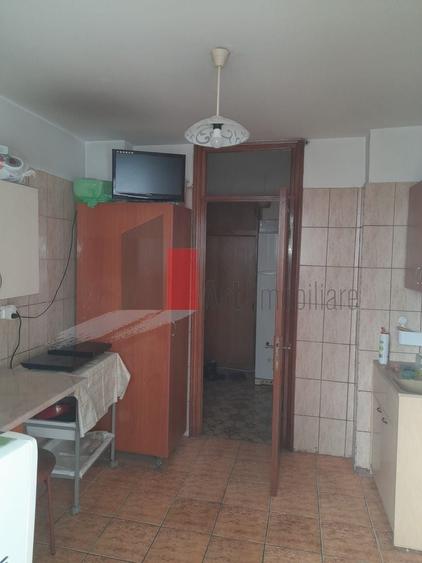 Apartament cu 3 camere decomandat în Drumul Taberei