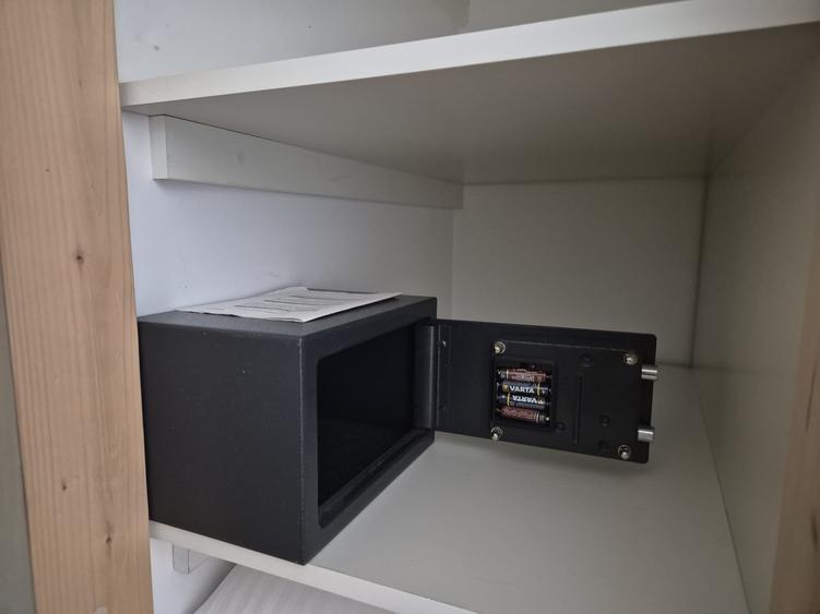 Apartament cu 3 camere decomandat în Calea Victoriei