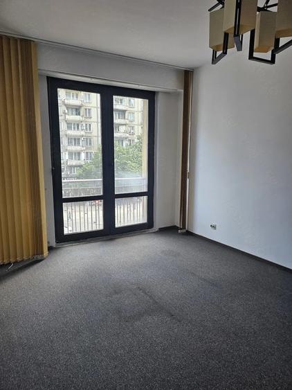 Apartament cu 4 camere semidecomandat în Magheru