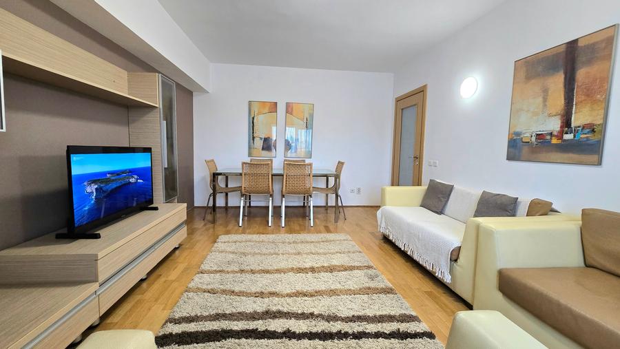 Apartament cu 3 camere semidecomandat în P-ța Unirii