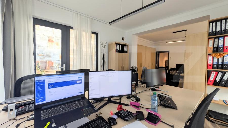 Casă individuală cu 6 camere cu Canalizare în Central