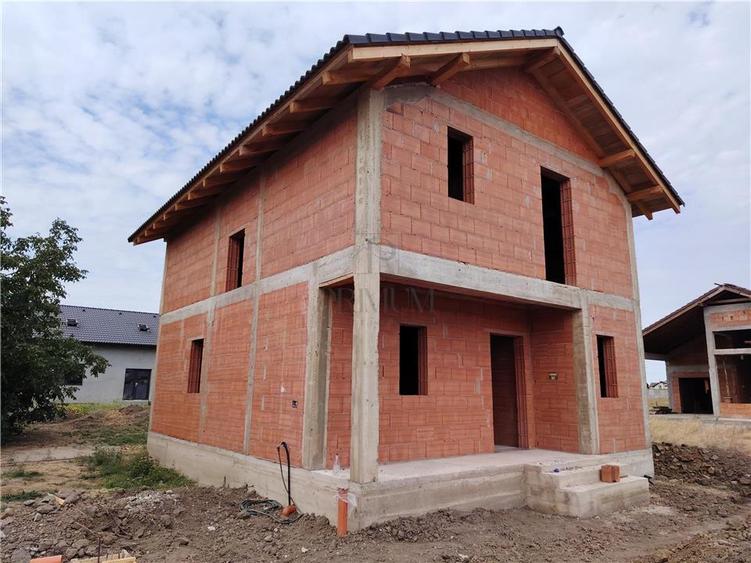 Casă individuală cu 4 camere cu Canalizare în Moșnița Nouă