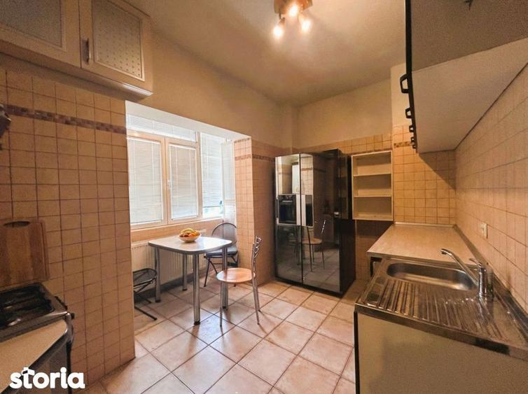 Apartament cu 3 camere, mobilat în Dacia