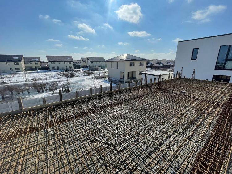 Duplex cu 4 camere cu Teren 200 Mp în Odăi