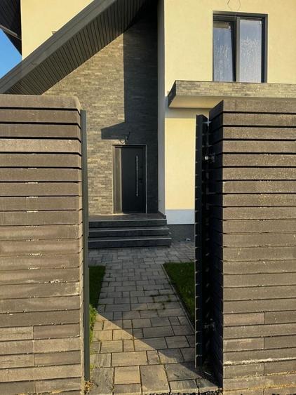 Casă cu 4 camere cu Teren 400 Mp în Domnești