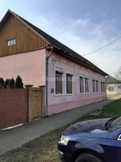 Casă cu 5 camere cu Teren 1000 Mp în Central