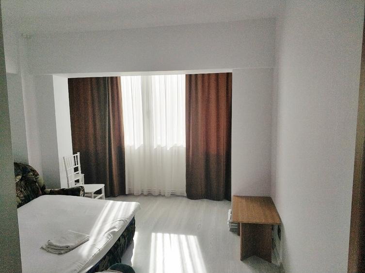 Apartament cu 3 camere decomandat în Delfinariu