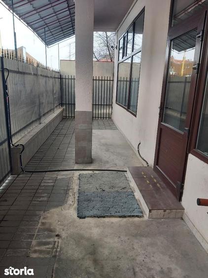 Spațiu comercial, de 80 mp, în Florilor