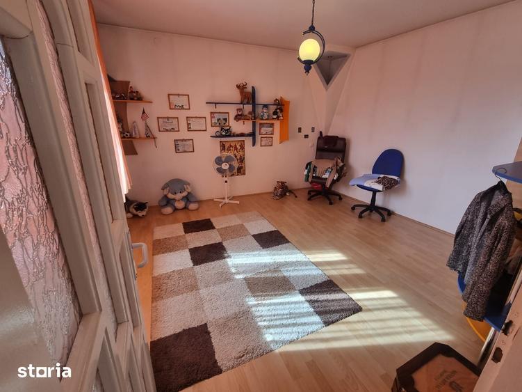 Casă cu 6 camere cu Teren 360 Mp în Ultracentral