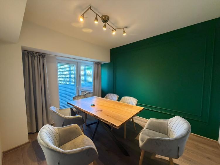 Apartament cu 4 camere semidecomandat în Unirii