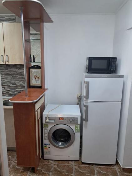 Apartament cu 2 camere semidecomandat în Berceni