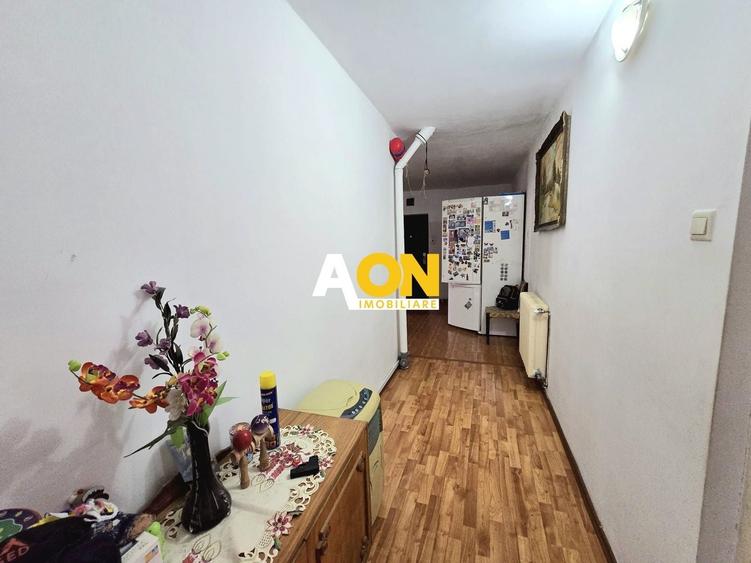 Apartament cu 4 camere decomandat, mobilat în Ampoi 3