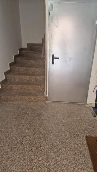 Apartament cu 3 camere decomandat în Energia