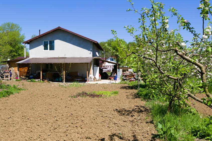 Casă individuală cu 4 camere cu Teren 1769 Mp în Săvești