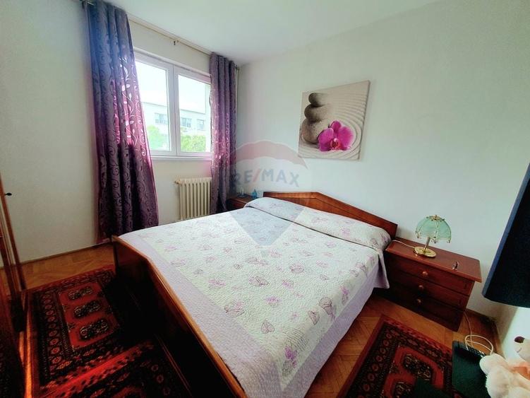 Apartament cu 3 camere semidecomandat, mobilat în Titan