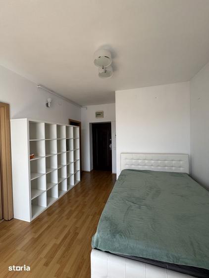 Garsonieră decomandată în Titan