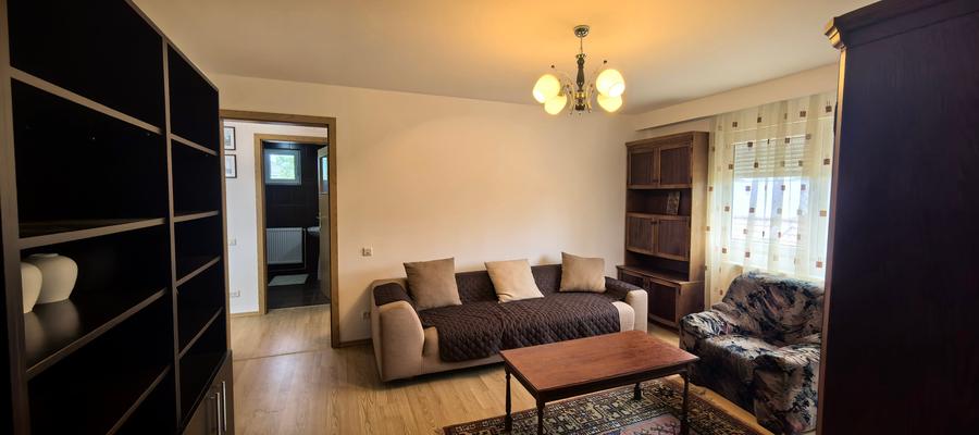 Casă individuală cu 5 camere cu Teren 891 Mp în Central