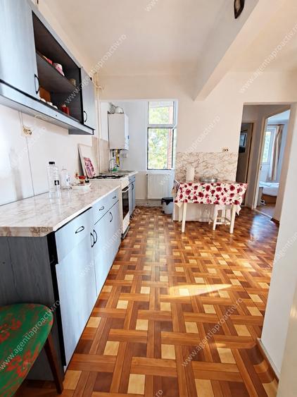 Apartament cu 4 camere decomandat în Micro 39