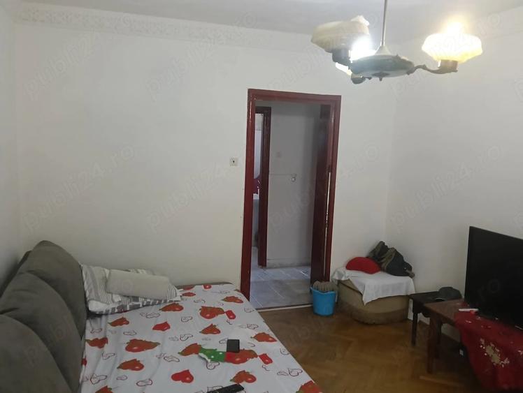 Apartament cu 4 camere semidecomandat în Central