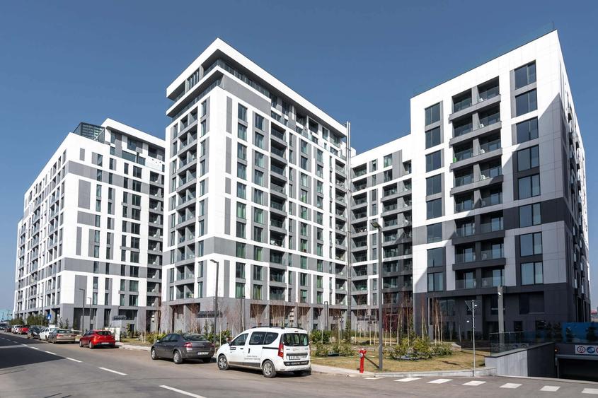 Apartament cu 5 camere semidecomandat în Aviației