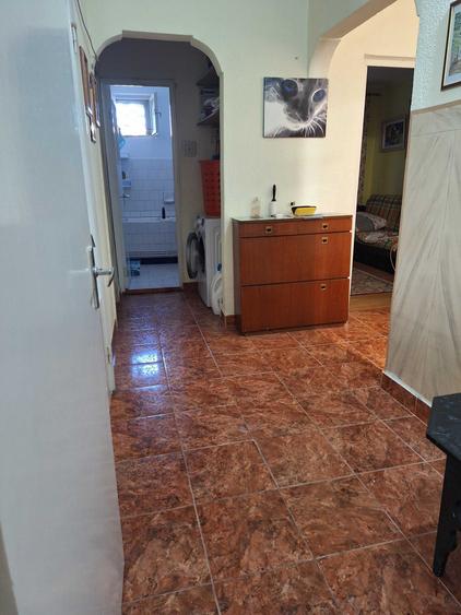 Apartament cu 3 camere decomandat în Sud