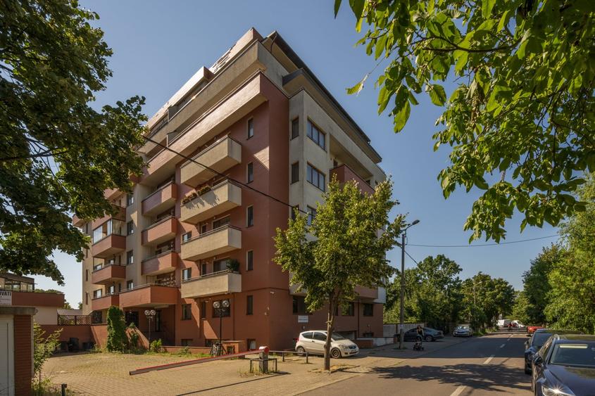 Apartament cu 4 camere decomandat, mobilat în Sisești