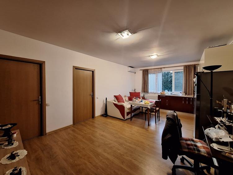 Apartament cu 2 camere semidecomandat, mobilat în Florești