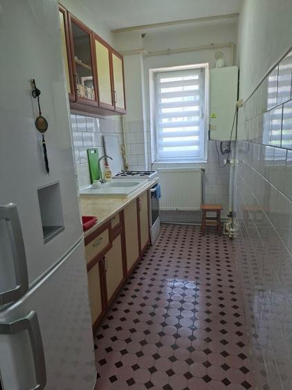 Apartament cu 2 camere semidecomandat, mobilat în Fetești-Gară