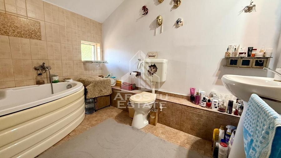 Duplex cu 7 camere cu Canalizare în Lipovei