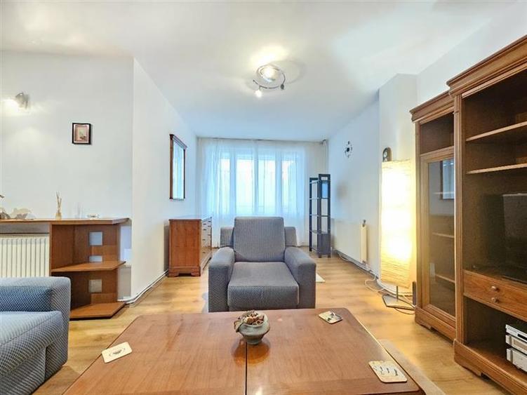 Apartament cu 2 camere decomandat, mobilat în Central