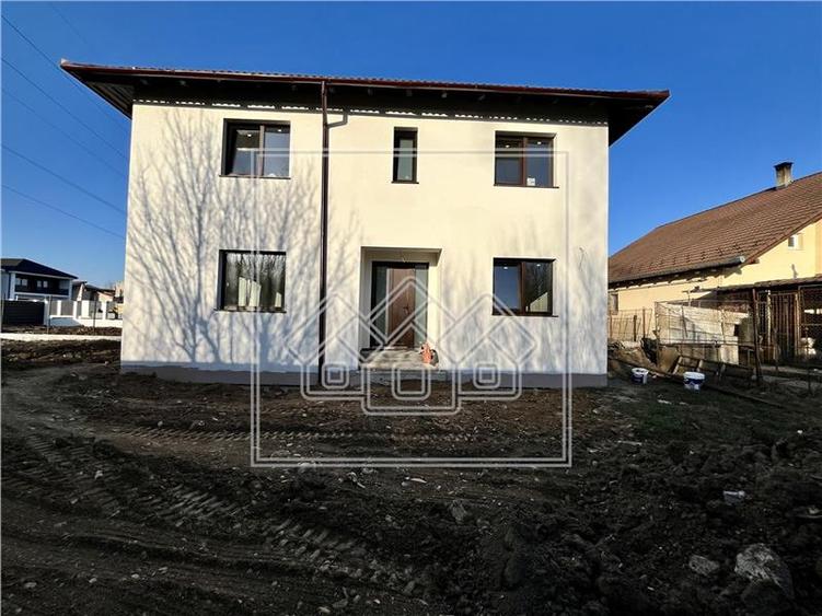 Duplex cu 5 camere cu Teren 420 Mp în Șelimbăr