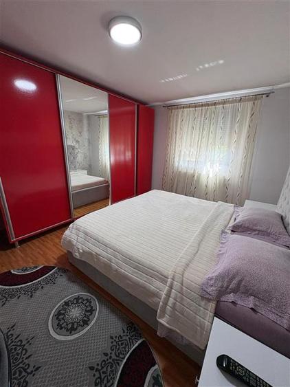 Casă individuală cu 8 camere cu Canalizare în Lascăr Catargiu