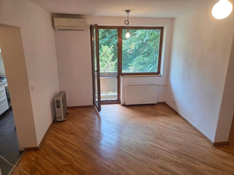 Apartament cu 2 camere semidecomandat în Barbu Văcărescu