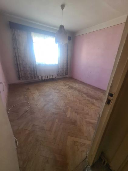 Apartament cu 3 camere decomandat în Cetate