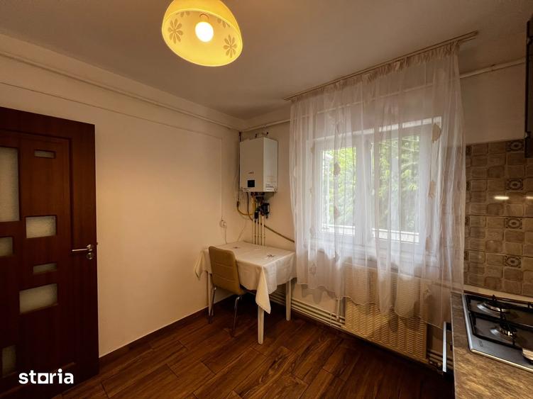 Apartament cu 3 camere decomandat în Nicolina